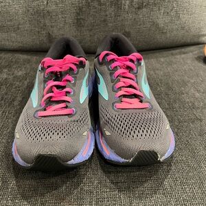 Brooks ghost 15 Gray Athletic Shoes with Pink Highlights